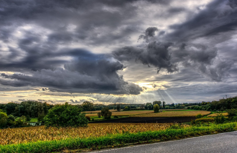drame, rayons de soleil, ambiance, la nature, panorama, paradis, nuage, tempête, nuages noirs, paysage, nuages orageux, foncé, menaçant, mystique, humeur de la météo, forme de nuage, conditions météorologiques, paysage nuageux, ensoleillement, ciel nuageu
