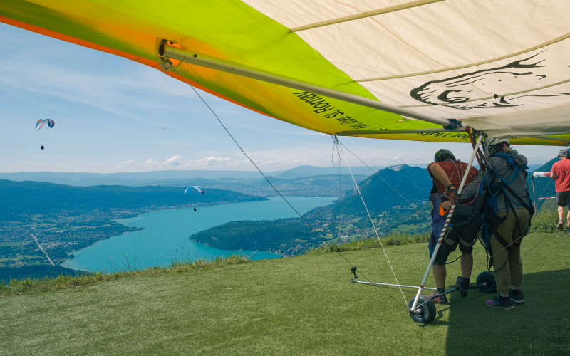 Hang glider preparing for launch above a lake