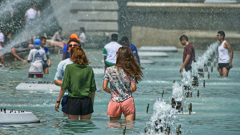 Baignades dans les bassins du Trocadéro