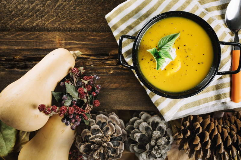 Éléments d'automne et soupe